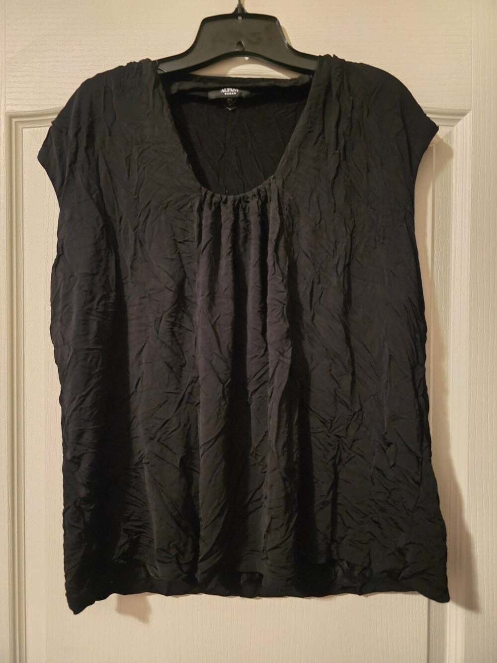 Alfani Woman Blouse Size 2X Black Pleated Cap Sleeve Top